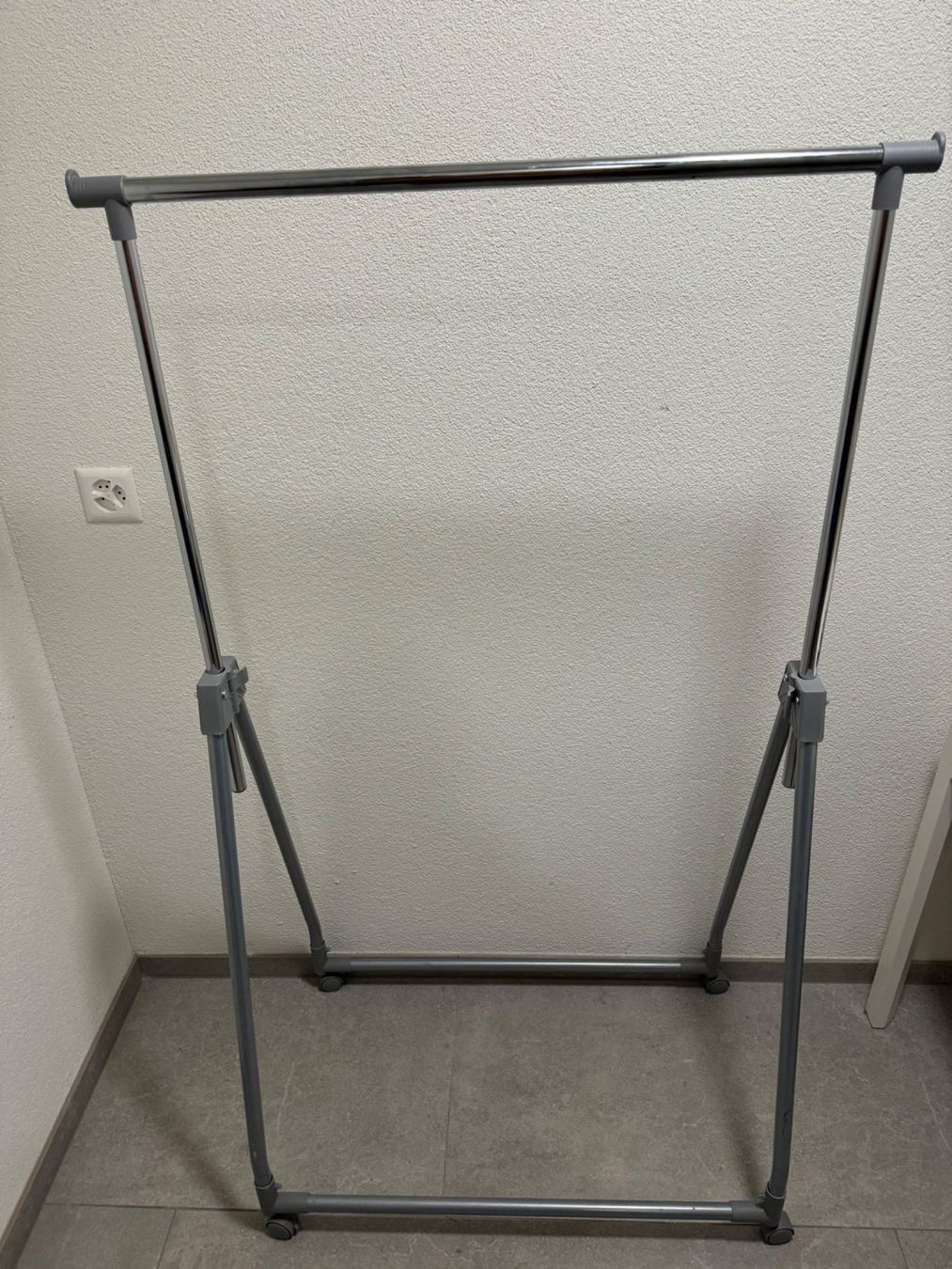 Sonstige Dekorationen & Accessoires: Kleiderständer Rollständer höhenverstellbar Kleiderstange – Gebraucht aus Hermetschwil-Staffeln von han_75vv 6