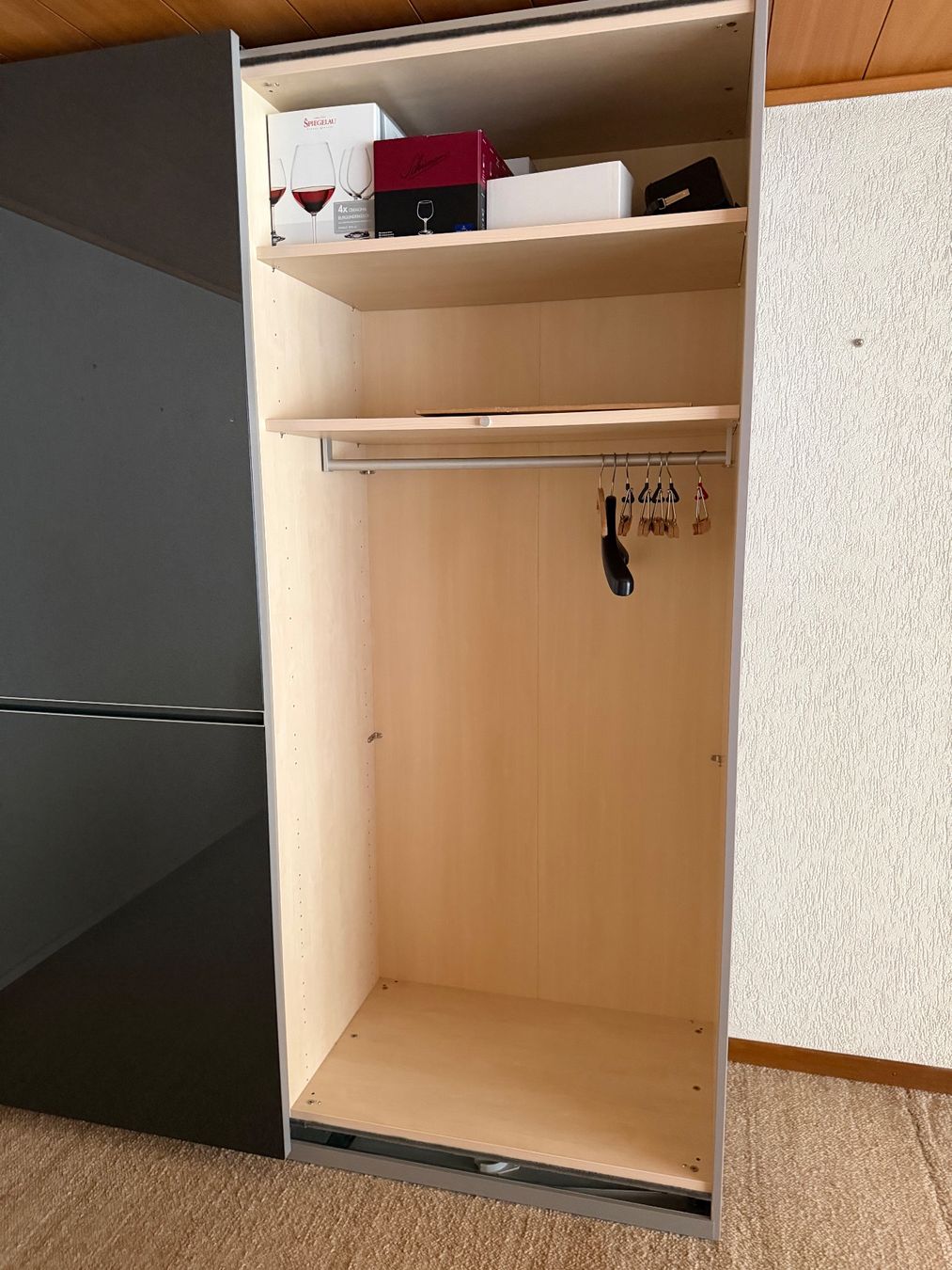Armadi: Grosszügiger Wandschrank – Usato da Hausen AG venduto da eri_6ndx 3
