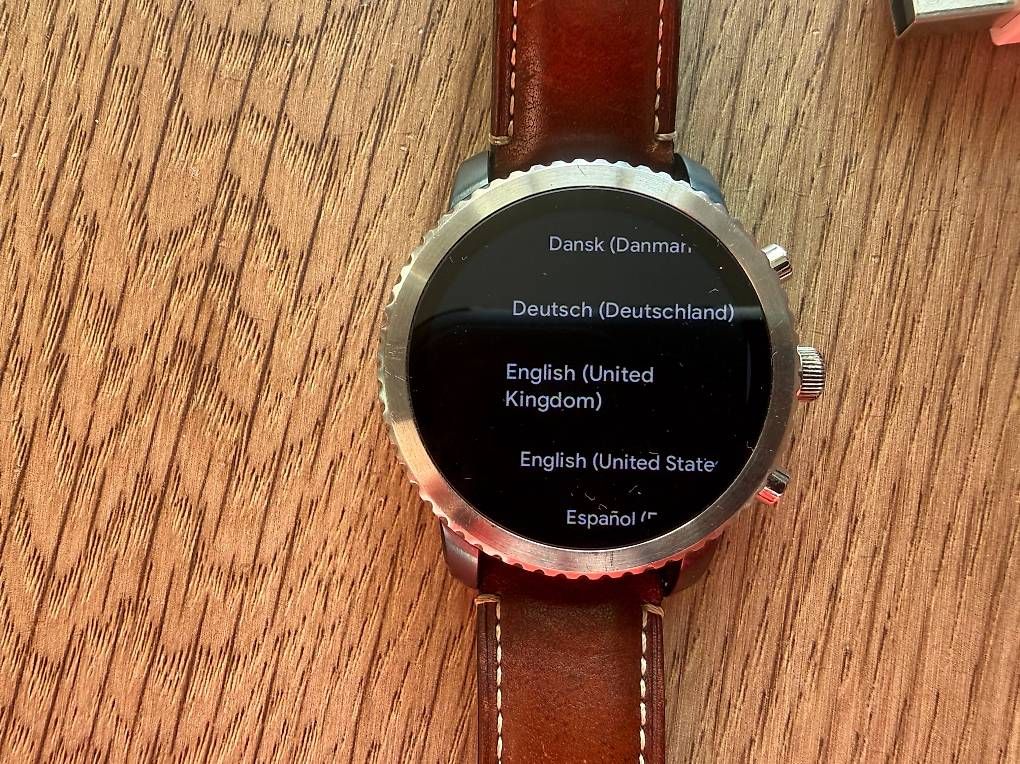 Fossil Smartwatch: Fossil DW4A SmartWatch  mit Ladekabel – Usato da Hilterfingen venduto da bes_kvx6 1