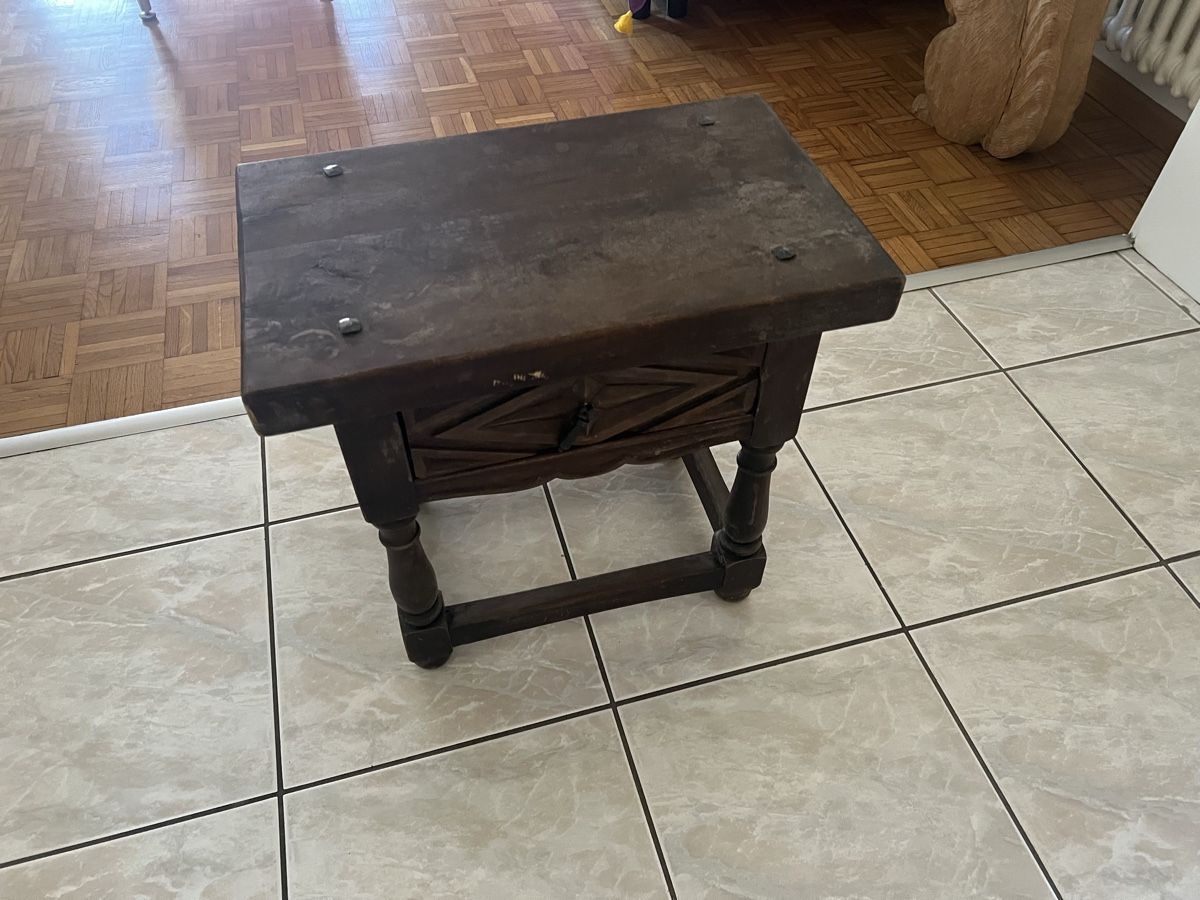 Nachttische: Petite table de nuit en bois noir – Gebraucht aus Sion von cyr_l5jd 1