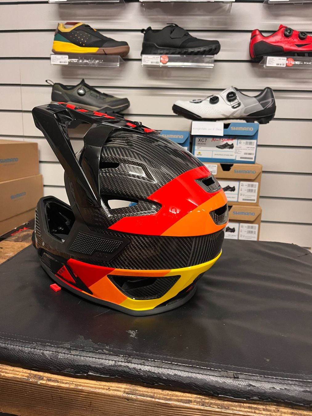 Kask Caschi: Kask Dowhill Helm Defender WG11 size L – Nuovo e nell'imballaggio originale da Lauterbrunnen venduto da Imboden-Bike 1