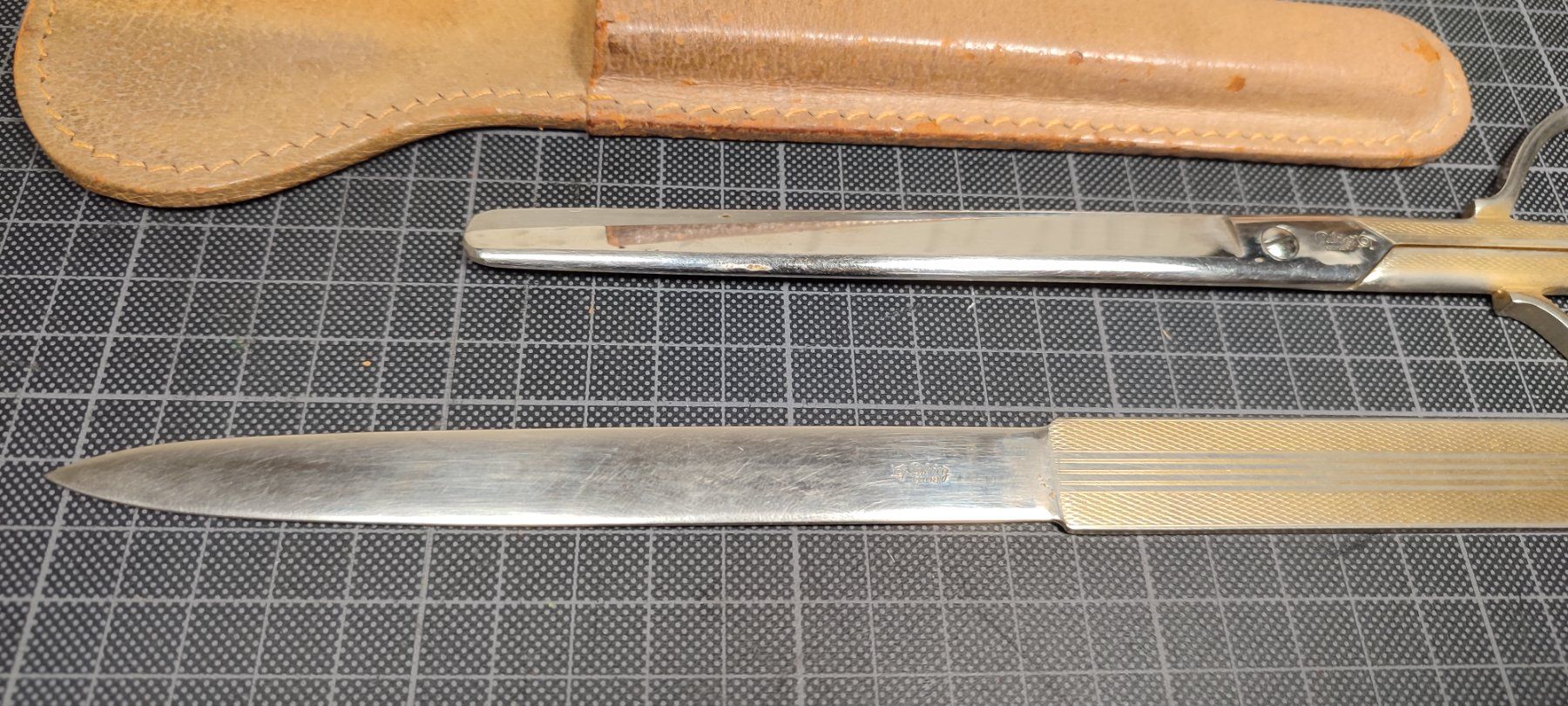 Altro materiale per ufficio: Wunderschönes Leder Etui mit  Schere Brieföffner vonSolingen – Usato da Gelterkinden venduto da MYSTOREFORYOU4460 7