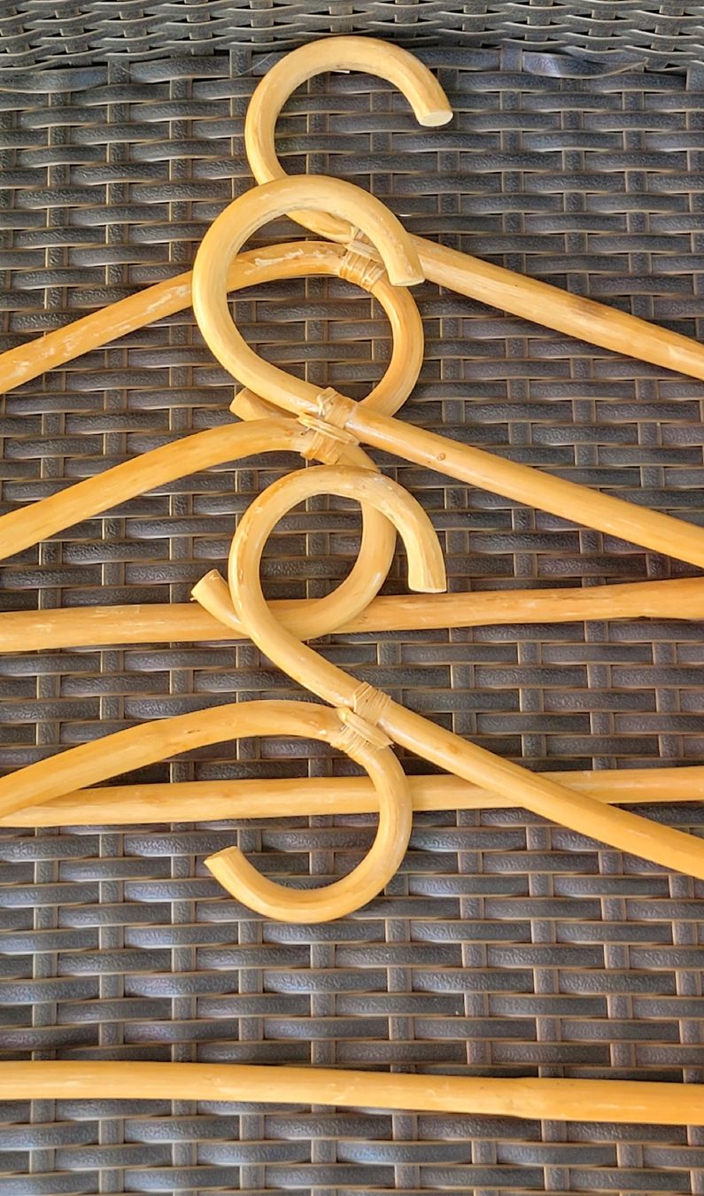 Appendiabiti: 3 Vintage Kleiderbügel Bambus – Usato da Buttikon SZ venduto da Renco 1