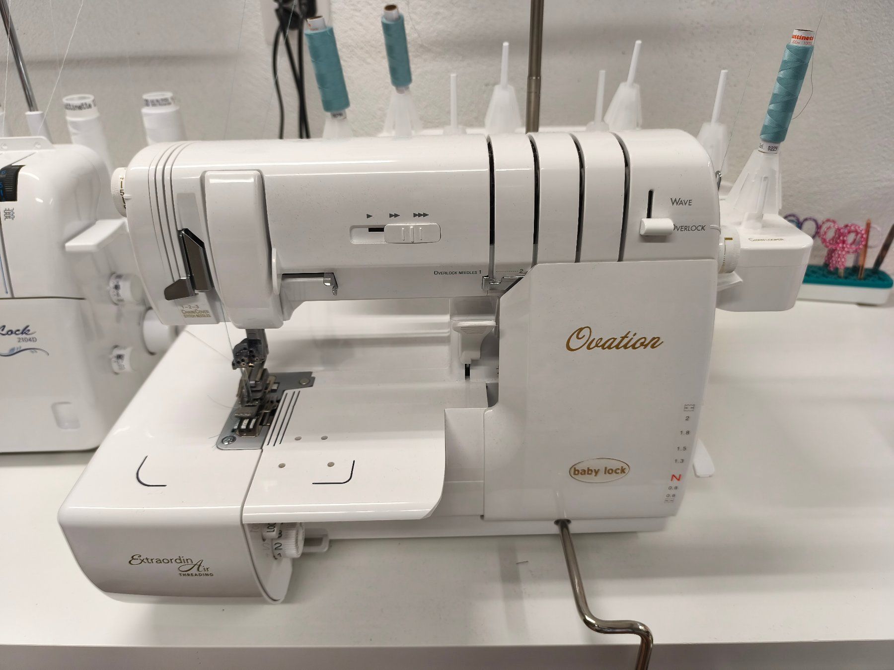 Macchine da cucire: Babylock Ovation, Overlock- und Coverlockmachine – Usato da Bettwiesen venduto da brisan
