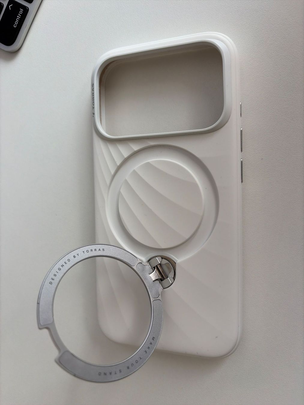 Cover & Protezioni schermo: Torras Ostand Q3 Wind Case - iPhone 17/18 Pro – Nuovo (secondo la descrizione) da Lyss venduto da JRLsold 2
