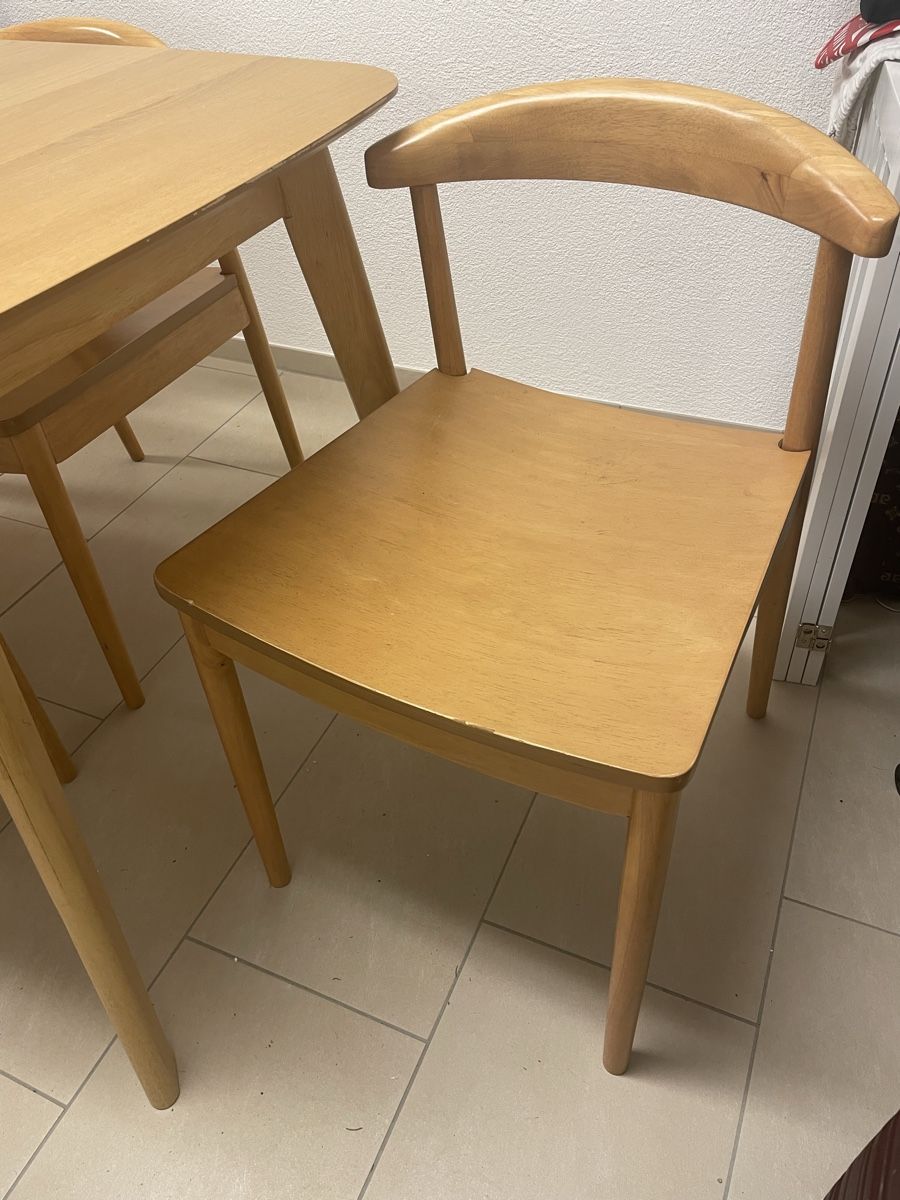 Set di tavolo e panche: Dining table - Extendable - with 4 chairs – Usato da Oberägeri venduto da ehs_dq8c 2