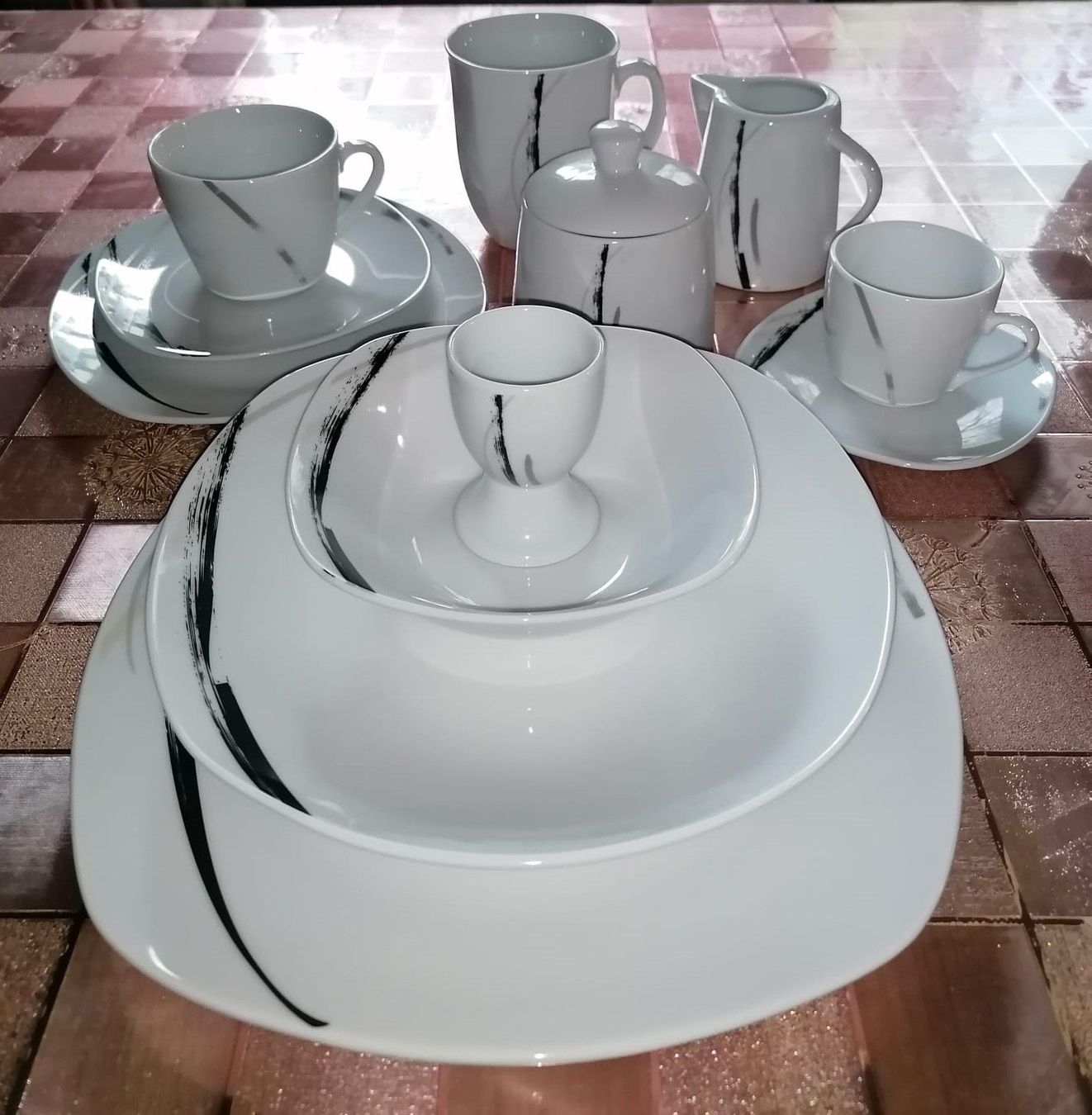 Set di piatti: Wunderschönes Porzellan Service – Nuovo (secondo la descrizione) da Corcelles-près-Payerne venduto da RxOne_Krs