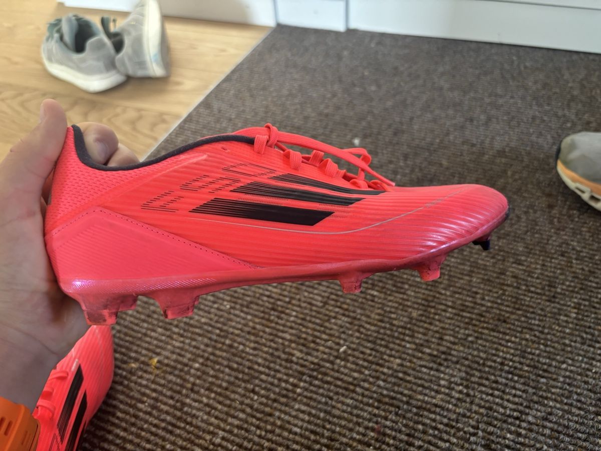 Adidas Scarpe da uomo: Adidas F50 Size 42,5 EU – Usato da Kilchberg ZH venduto da mar_y69c