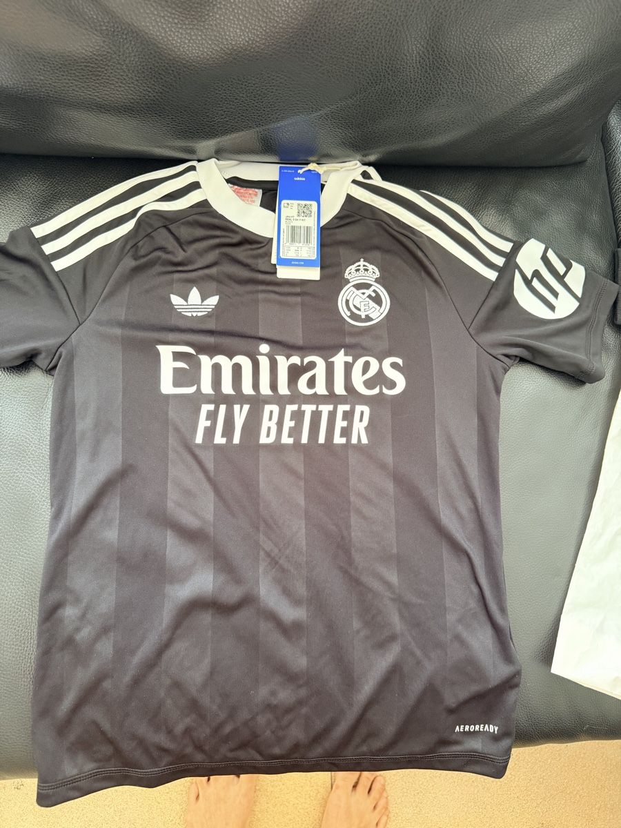 Adidas Chemises, T-shirts & Polos: Real Madrid Set Gr.152 neu – Neuf avec emballage d'origine à Zürich par MariiiaR