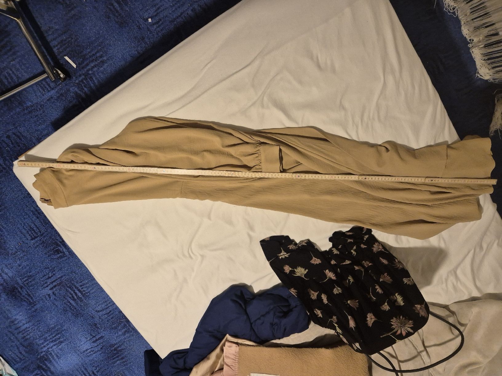 Vestiti: Kleid lang beige mit Bindegürtel, gebrauchter Zustand – Usato da Zürich venduto da Drago670 8