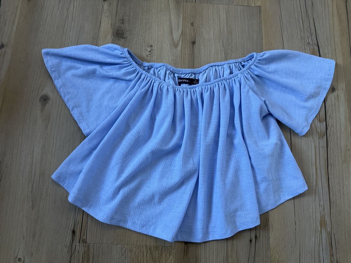 Bershka Tops: Bershka Bluse / Oberteil / Top hellblau Grösse S – Neuf (Voir description) à Buchs AG par Dasmusstduhaben