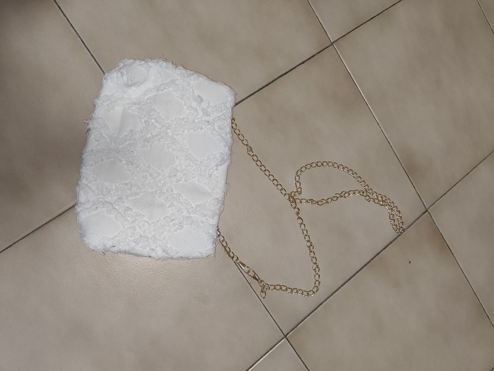 Sonstige Kleidung & Accessoires: Tracolla bianca con catena – Gebraucht aus Coldrerio von ivi_g8gb 1