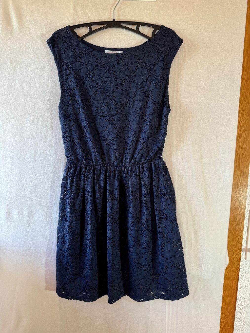 Vestiti: Dunkelblaues Spitzenkleid Gr. L – Usato da Grosswangen venduto da second_hand_dress
