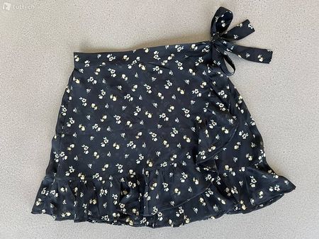 Minirock schwarz gemustert Gr. S von Hollister