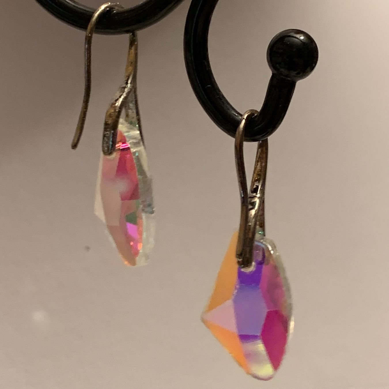 Orecchini pendenti & Orecchini a lobo: Kristall Ohrringe Regenbogen – Nuovo e nell'imballaggio originale da Hinteregg venduto da GARANTA 2