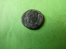uralte Bronzemünze 16 mm     1.38 g