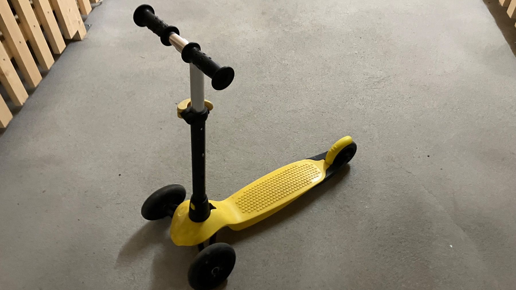 Fahrzeuge für Kinder: Kinder Kinderroller / Trottinette – Gebraucht aus Gümmenen von Batmantcs