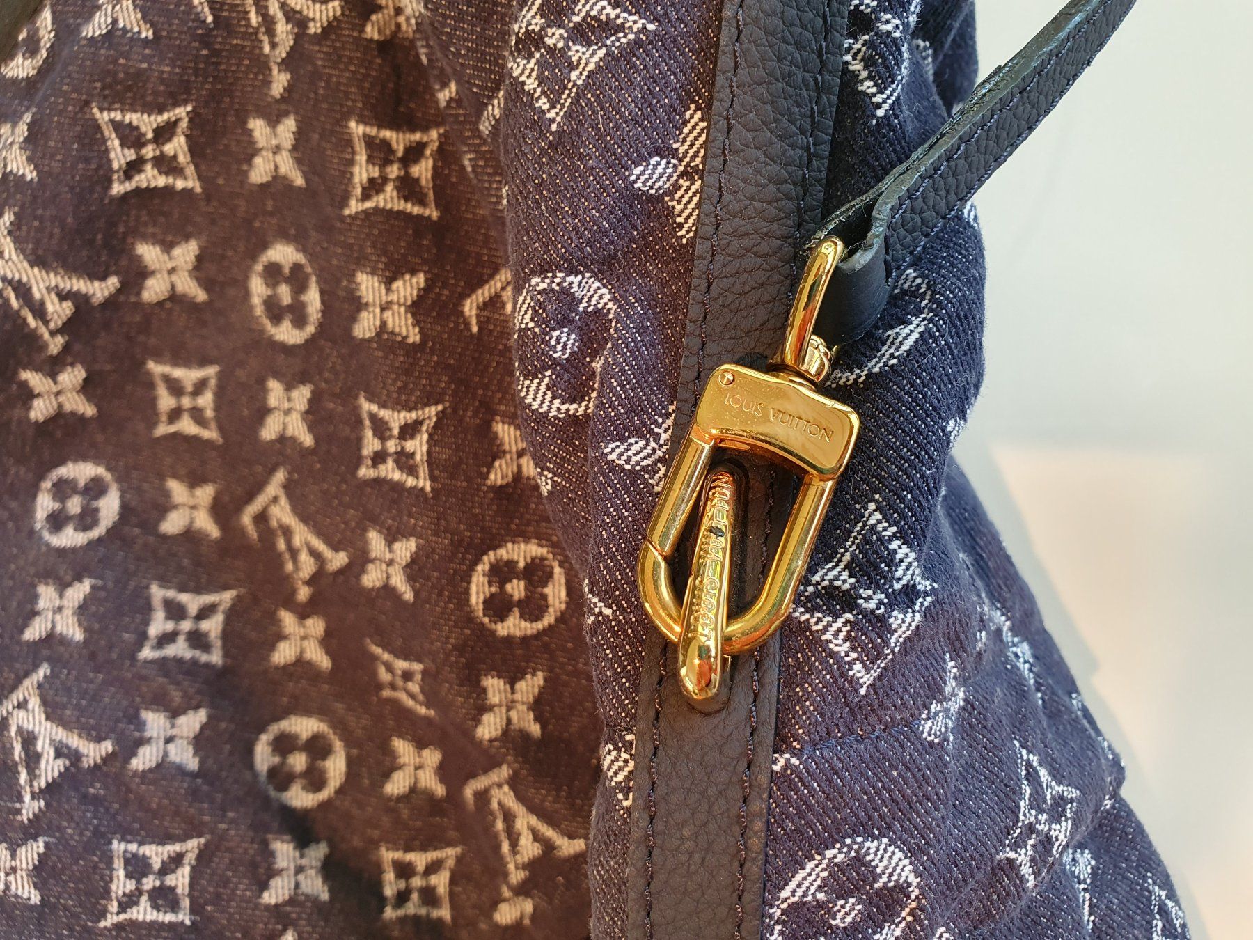 Louis Vuitton Taschen für Damen: Sac Louis Vuitton Denim Monogram bleu – Gebraucht aus Grand-Lancy von kri_qk5y 5