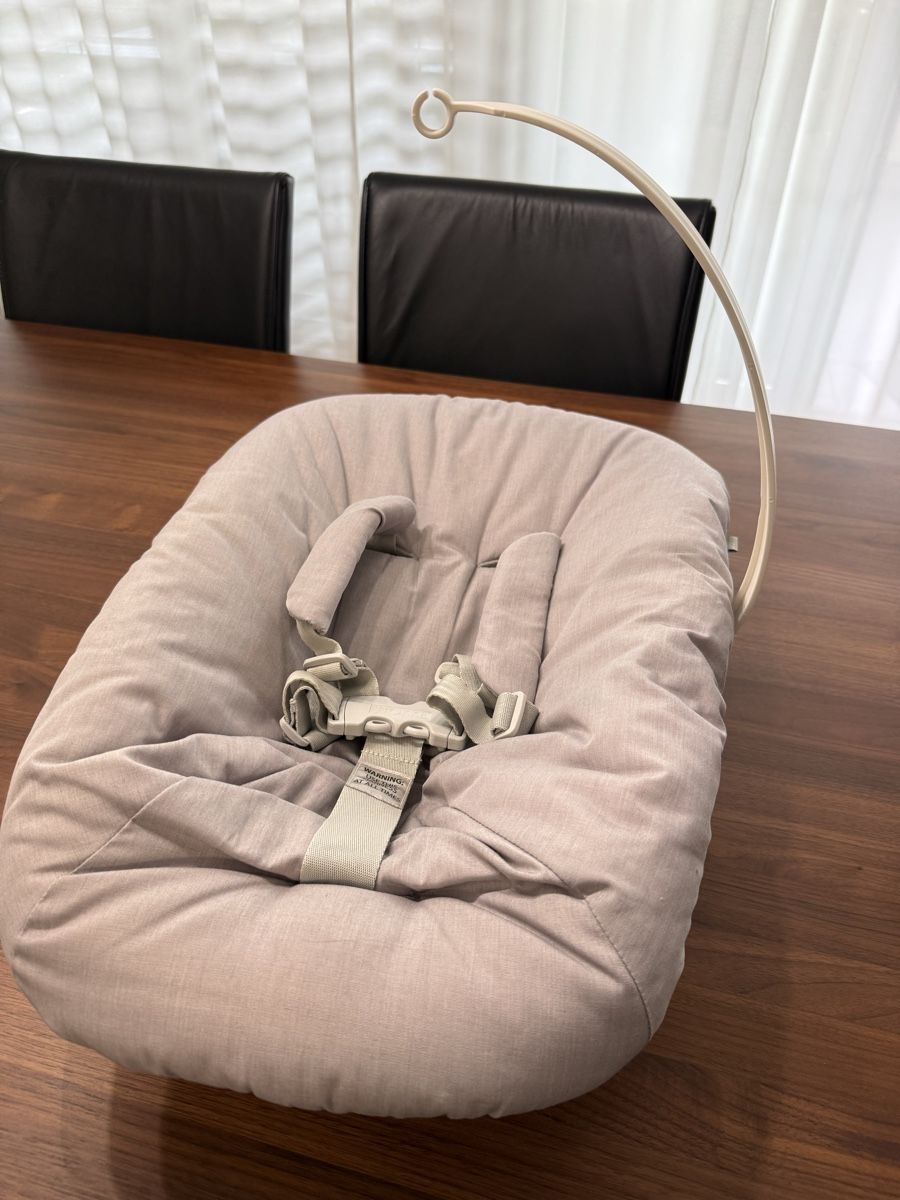 Stokke Sdraiette & Sdraiette a dondolo: Stokke Newborn Set mit Spielzeughalter Light Grey – Nuovo (secondo la descrizione) da Bülach venduto da Marcel_96 4