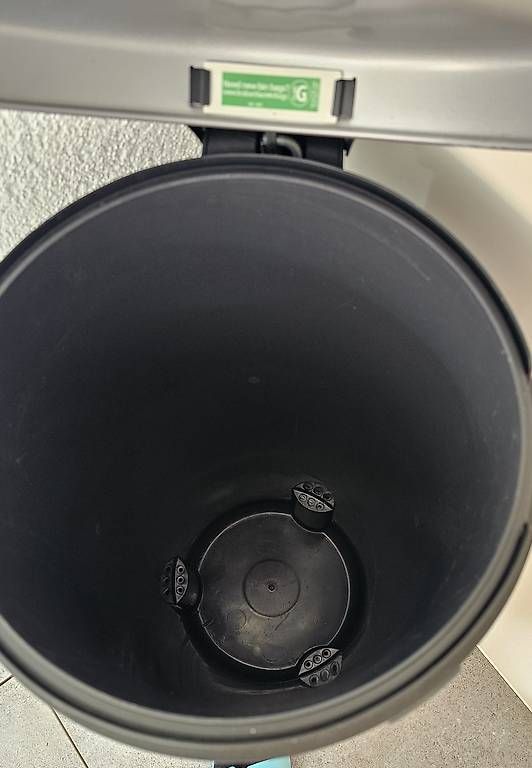 Cestini per rifiuti: Brabantia Treteimer/Abfalleimer Silber 30 Liter – Usato da Kreuzlingen venduto da nilguen 2