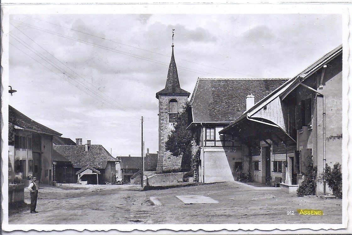 Cartoline postali: ASSENS, le centre du village – Usato da Les Verrières venduto da Scampi0