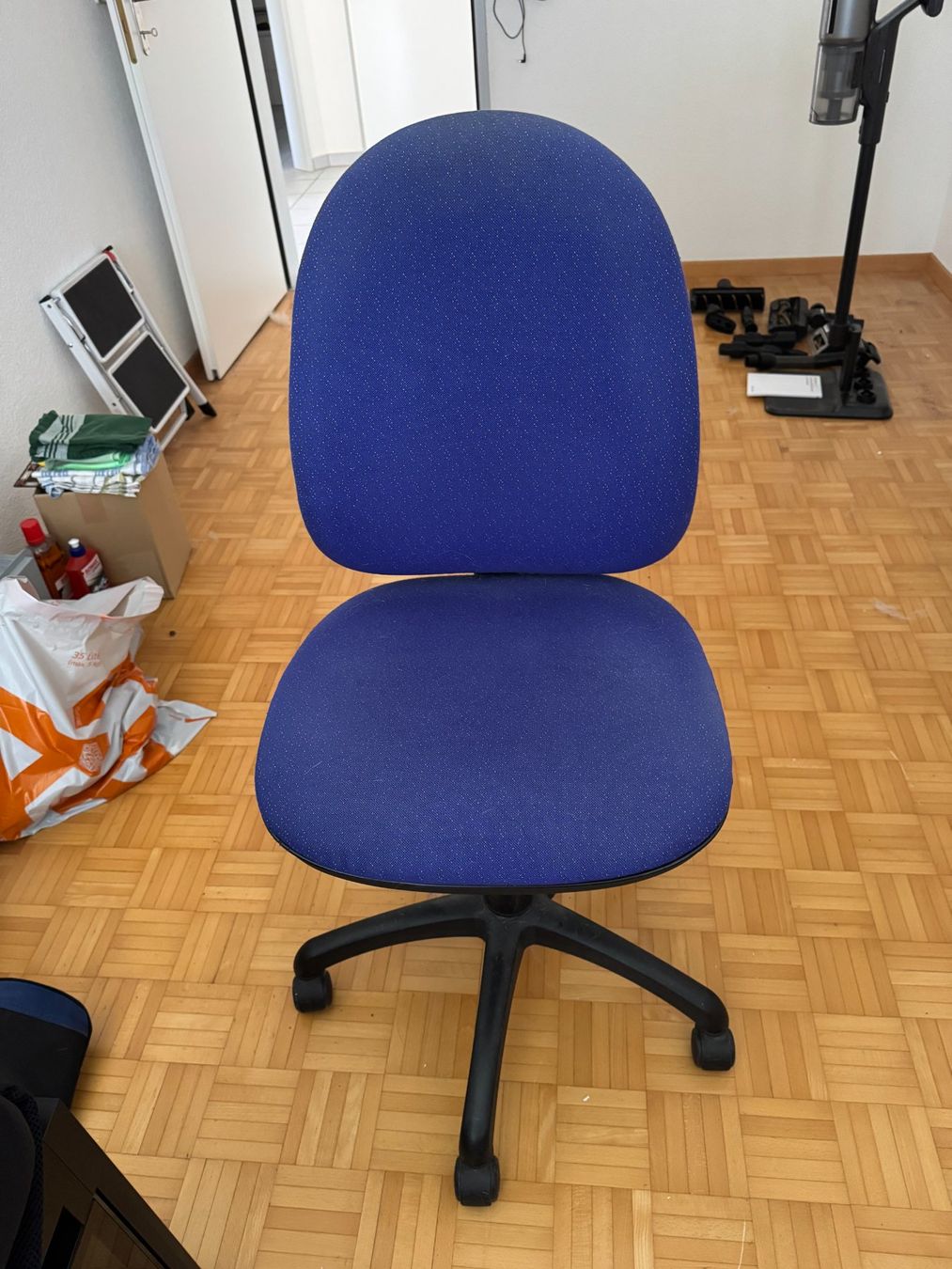 Chaises: Bürostuhl blau gebraucht – D'occasion à Gais par mmu_bl6k