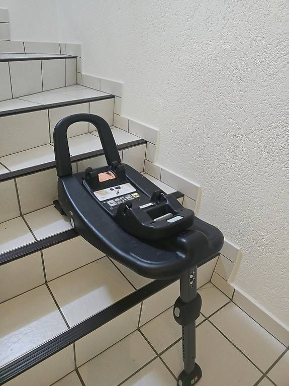 Seggiolini per auto: Maxi Cosi mit Isofix Station – Usato da Bilten venduto da Sabrina_95_ 2