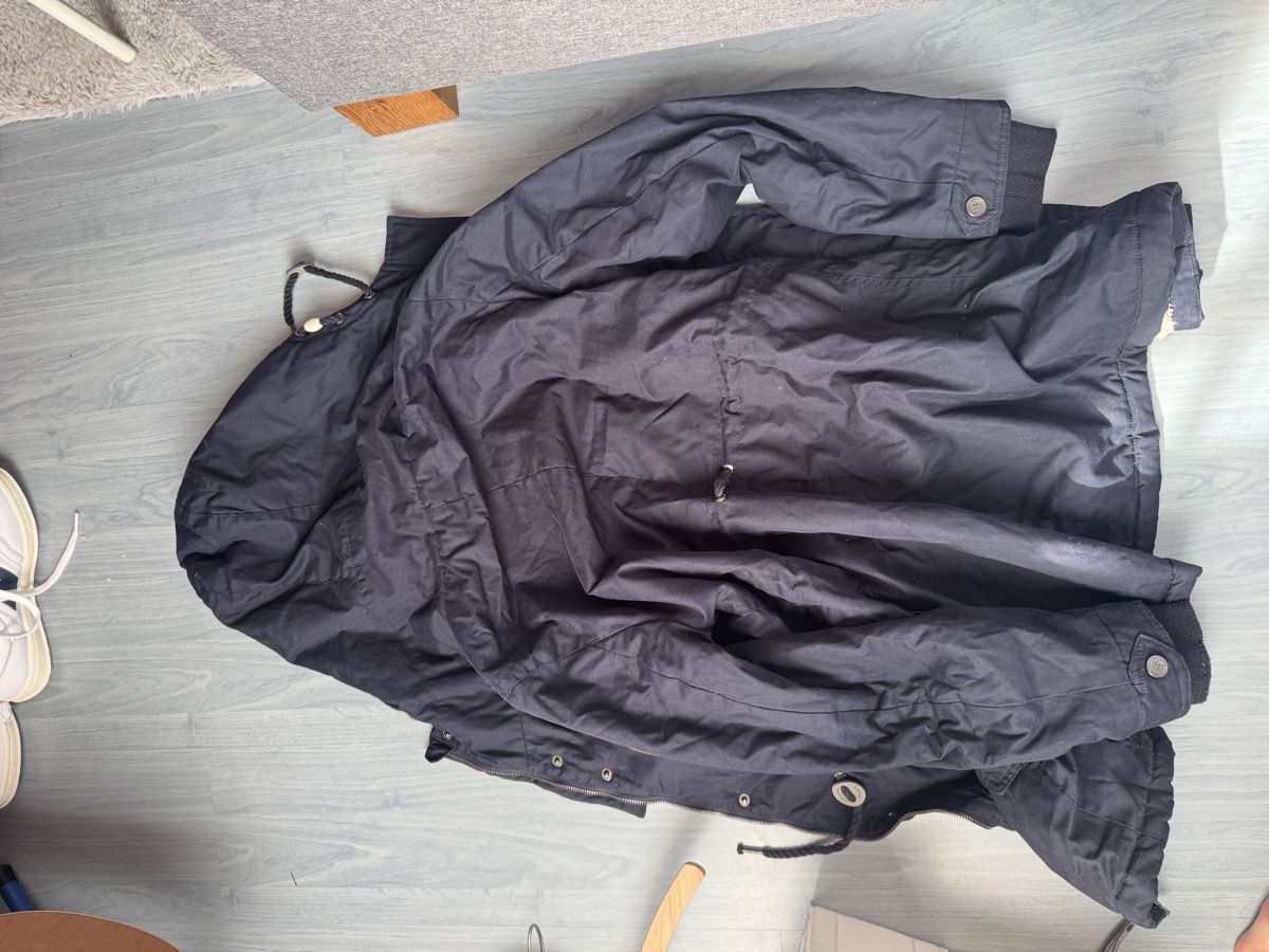 Giacche: Warme Winterjacke mit Kapuze, Grösse M – Usato da Wallisellen venduto da car_w72g 3