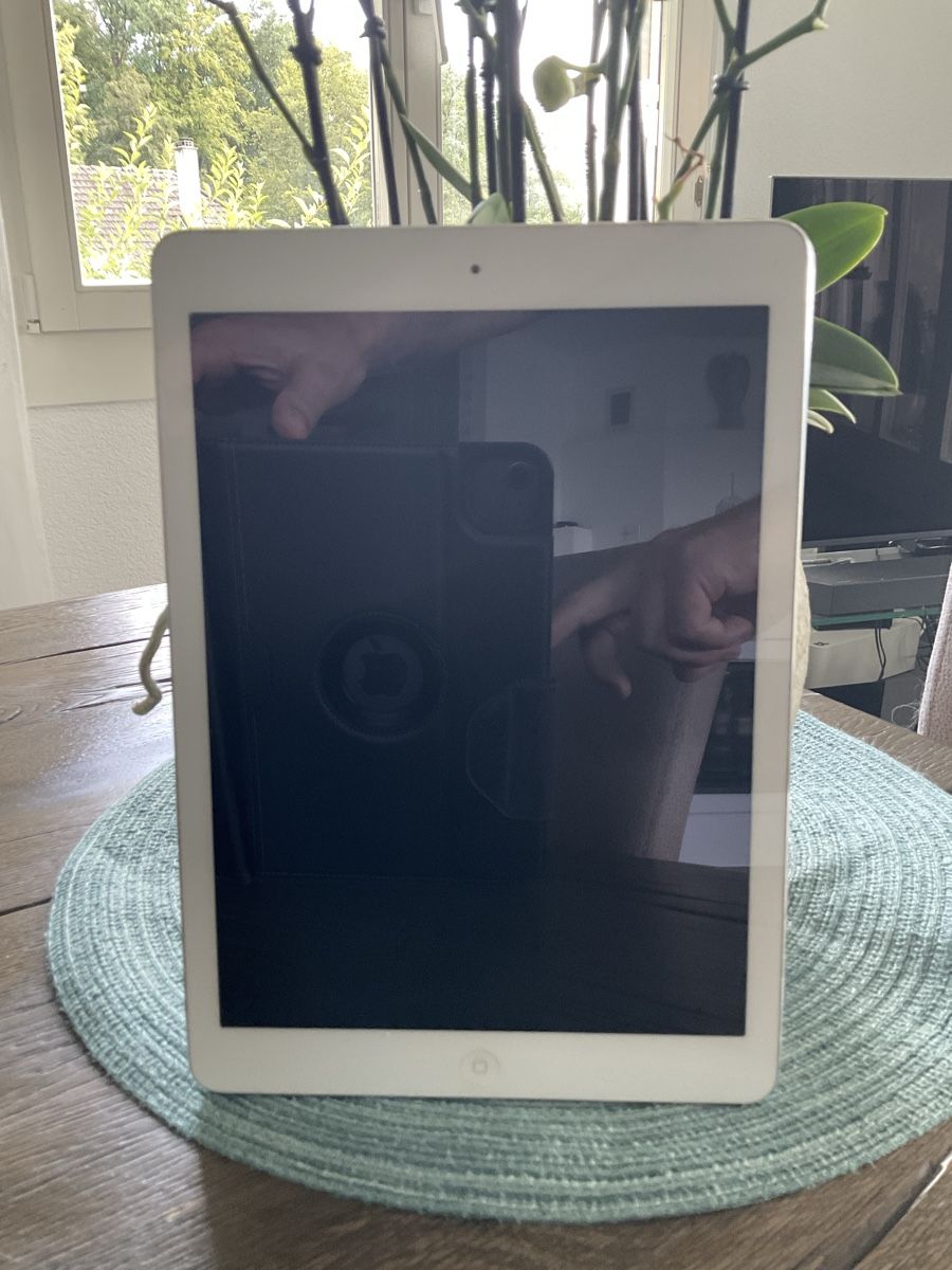 Apple Tablettes PC: iPad Air weiss  – D'occasion à Remetschwil par Upsala0 1