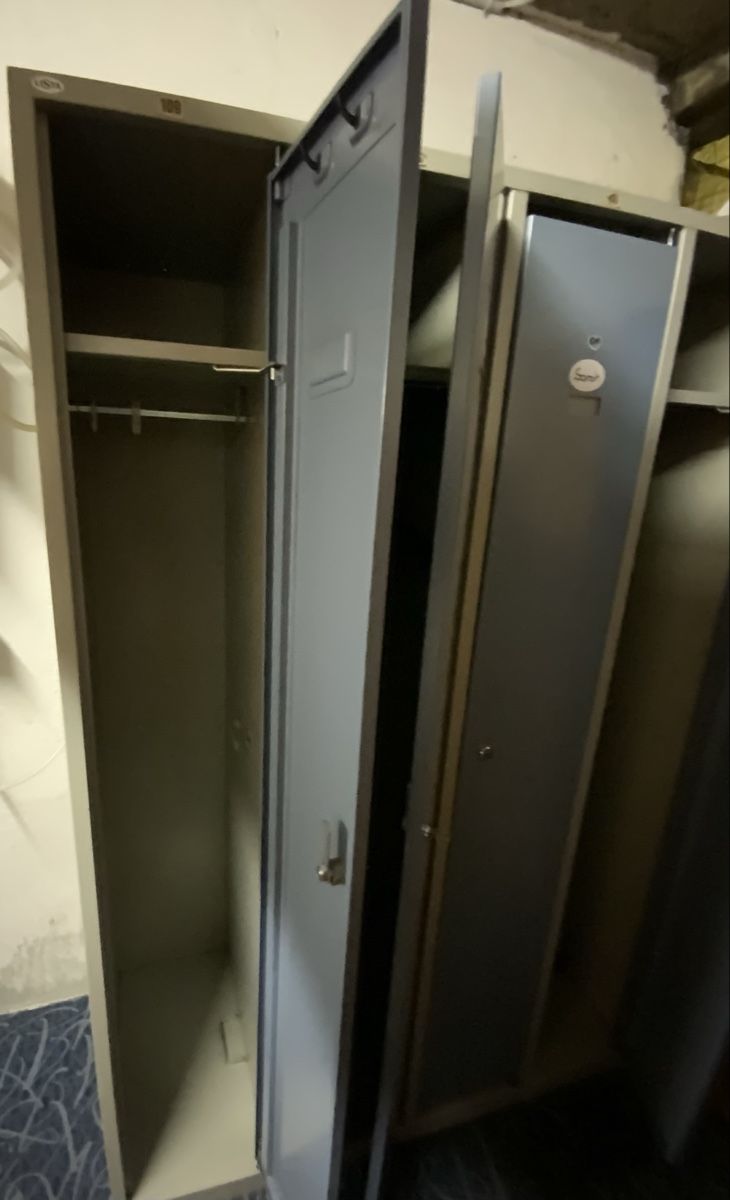 Garderobe: Garderobeschrank grau – Gebraucht aus Kerzers von Donegal-Kerzers 2