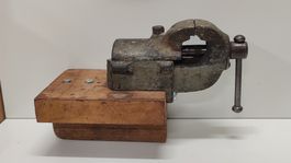 Kleiner praktischer Schraubstock (L4)