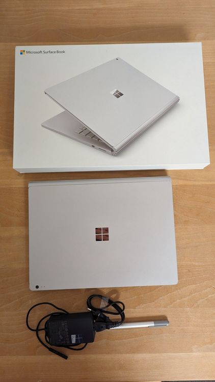 AnzeigeMicrosoft Surface Book 2 - 13.5" - Refurbished