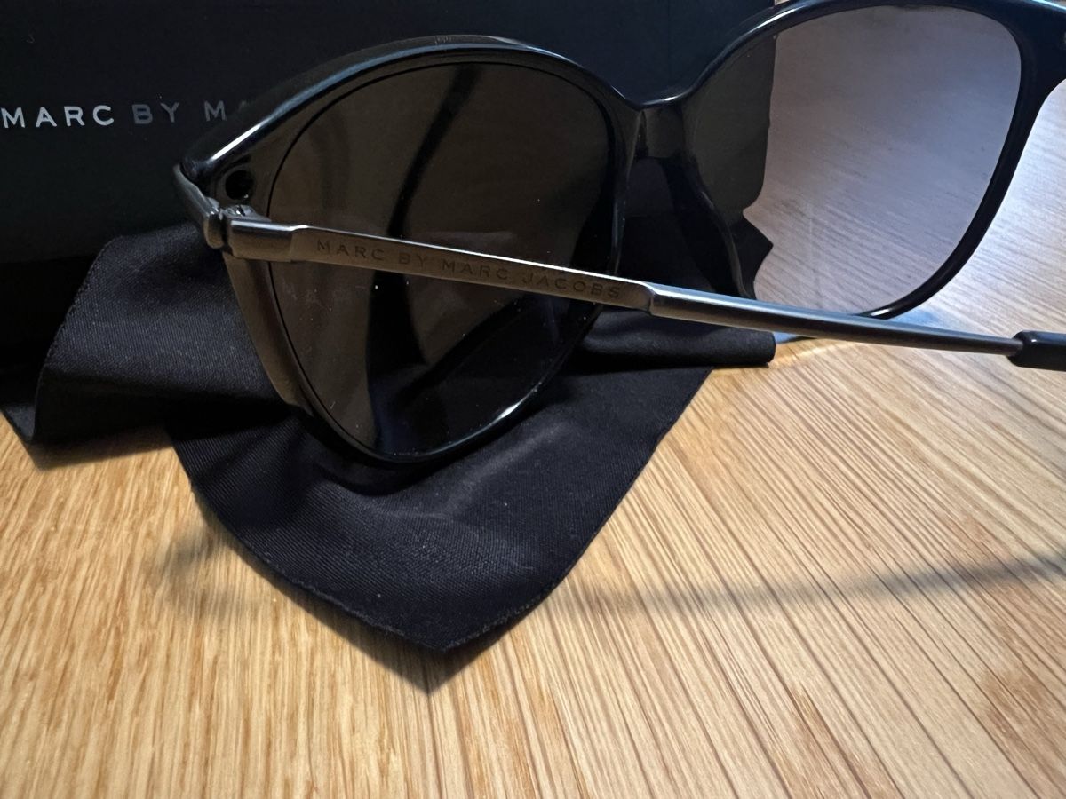 Marc Jacobs Occhiali & Lenti: Marc Jacobs Sonnenbrille schwarz mit Etui  – Usato da Winterthur venduto da mel_wy 1