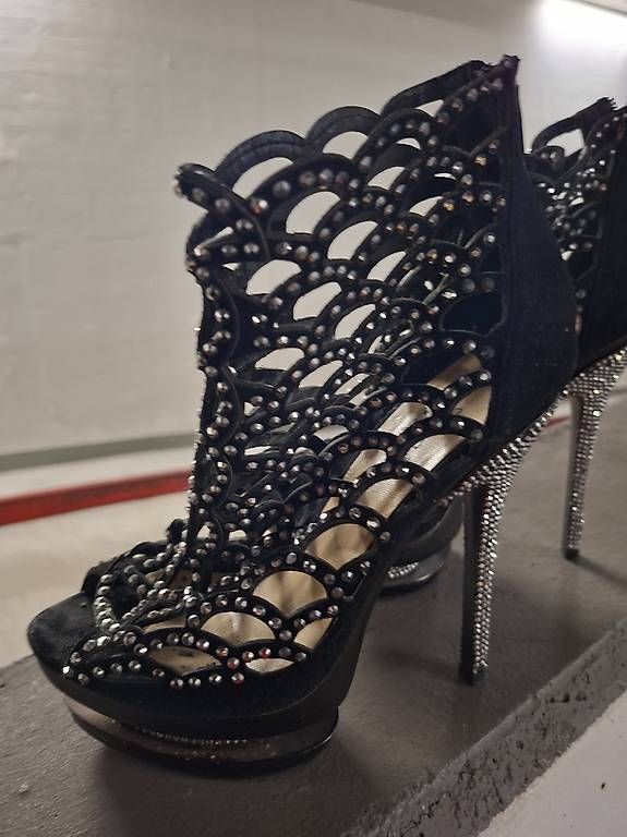 Damenschuhe: Designe Pumps – Gebraucht aus Emmenbrücke von Ddagi