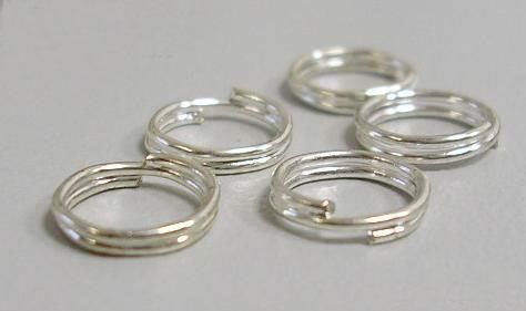 Perle (finte): 50 Ringli (doppelt) versilbert 5mm – Nuovo (secondo la descrizione) da Alpnachstad venduto da perlengaby 1