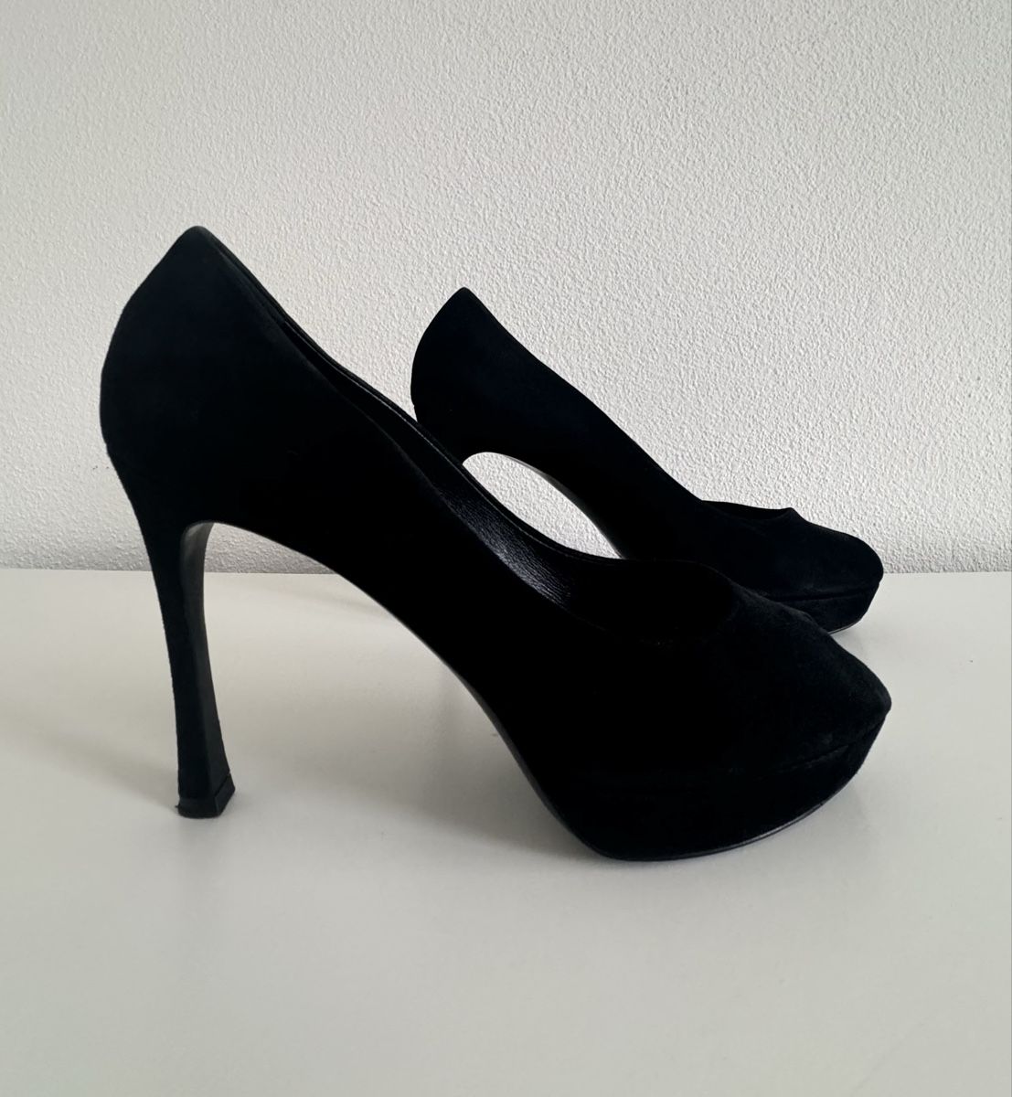 Saint Laurent Chaussures femmes: Yves Saint Laurent Pumps  – D'occasion à Benglen par Dormiglione