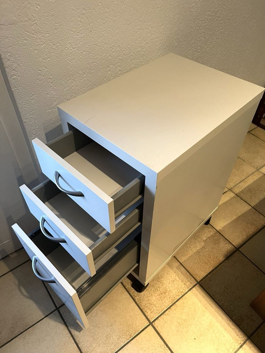 Ikea Banconi: Ikea Rollcontainer mit Schubladen – Usato da Elgg venduto da fra_9p7j 1