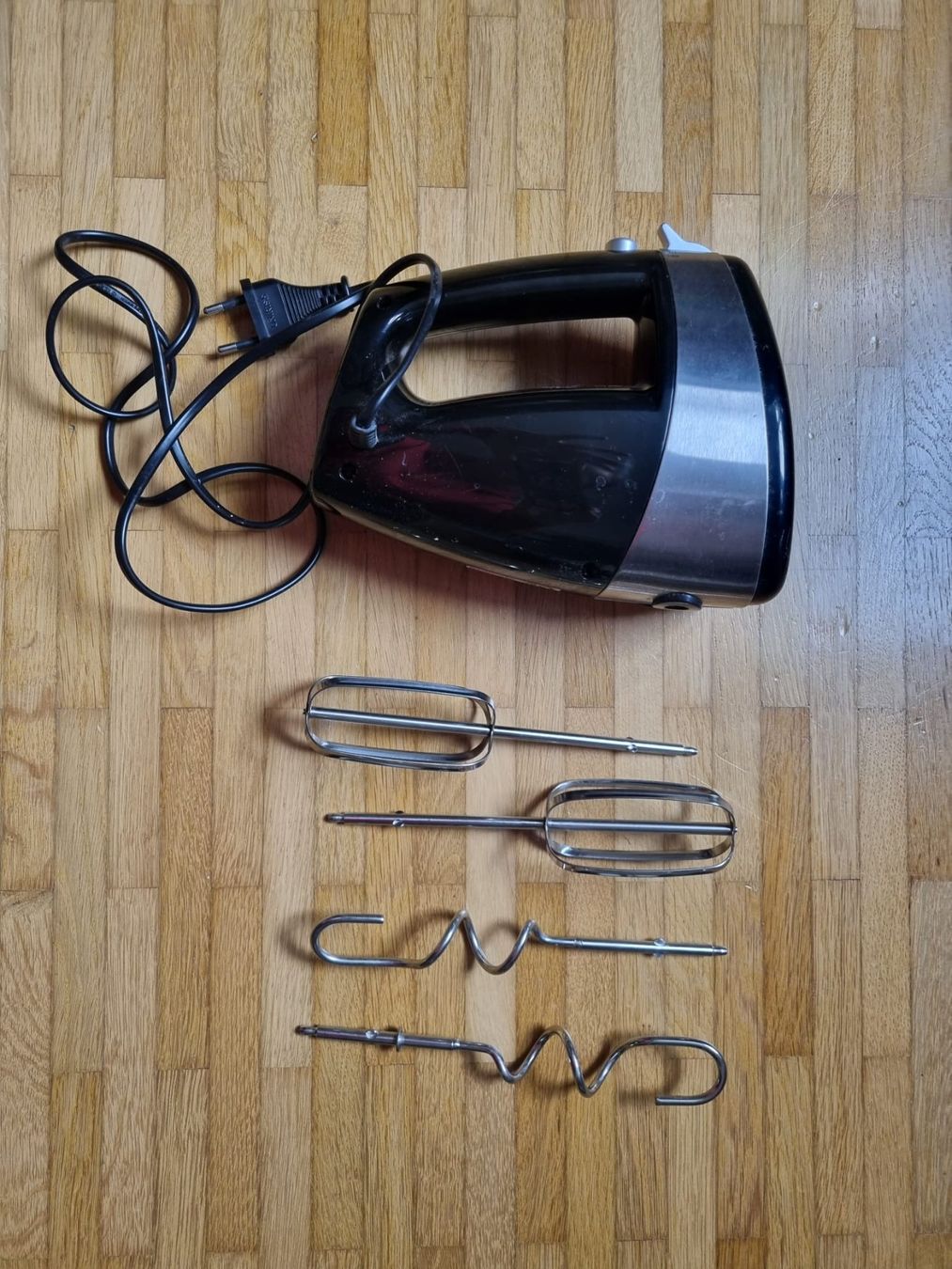 Küchengeräte: Grundig HM 5040 Handmixer – Gebraucht aus Luzern von Pantone208