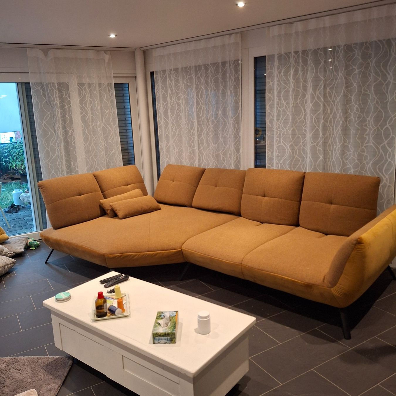 Divani: Ecksofa Dover XC TrapeEL  Farbe Riviera Gold – Usato da Tuttwil venduto da Daisy75 1