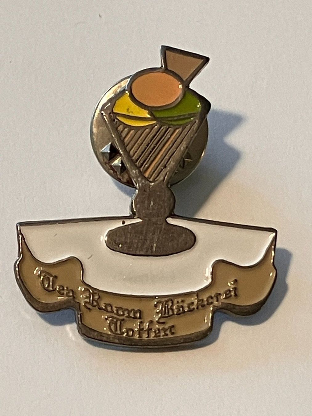 Placchette & Badge: 1 Pin Tea Room Bäckerei – Usato da Basel venduto da djwwpp