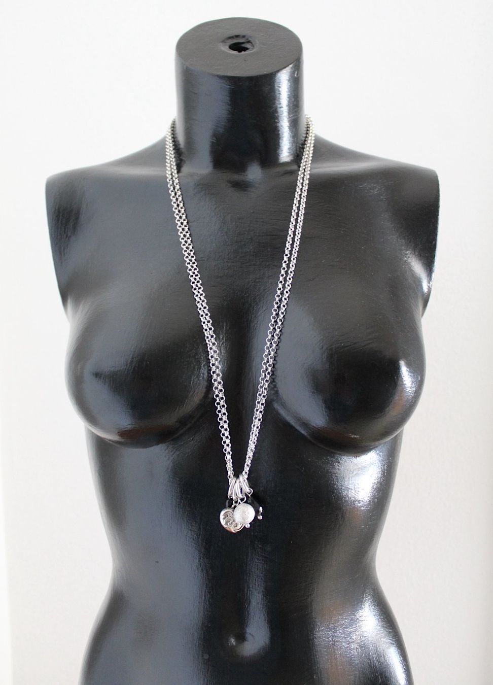 Catenine: Lange Kette ca. 42 cm, mit 4 Anhänger – Usato da Locarno venduto da madame-tus-sauds