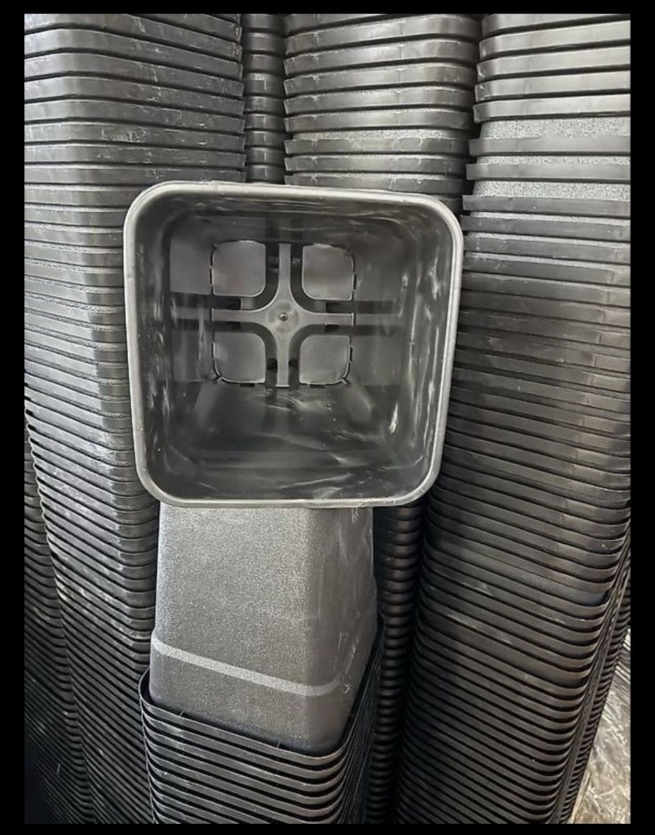 Vasi per fiori: Pallet vasi in plastica 6,5L nuovi – Nuovo (secondo la descrizione) da Rivera venduto da Greendeal