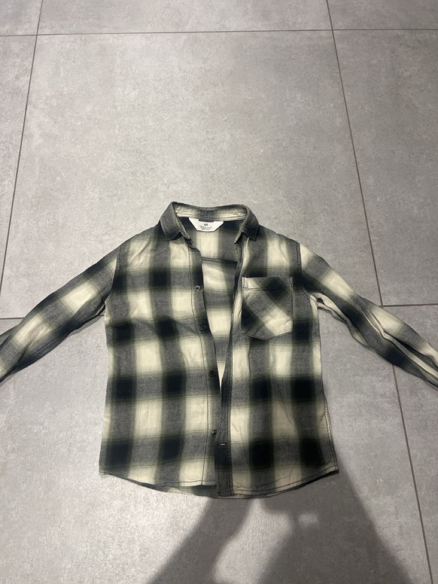 H&M Hemden, T-Shirts & Polos: Kinder Hemd H&M kariert  – Gebraucht aus Bottmingen von ale3829