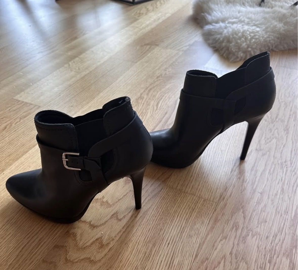 Scarpe da donna: Elegante Stiefeletten, schwarz, Gr. 39 – Usato da Basel venduto da Meli-92 1
