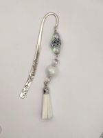 Buchzeichen mit Nespressokapsel mit weiss und silber Perlen