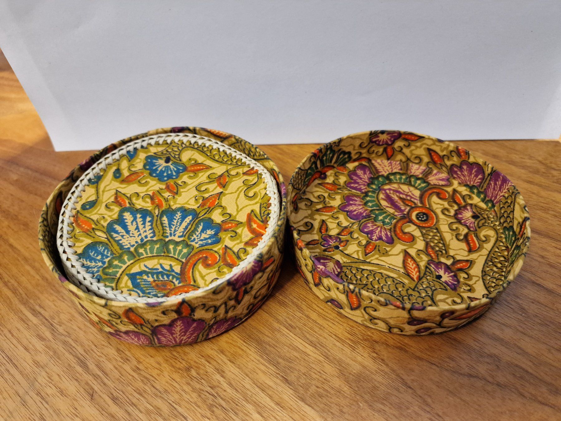 Untersetzer: 6 schöne Batik-Untersetzer mit Dose, neuwertig – Neu (gemäss Beschreibung) aus Zürich von Allerlei_Shop