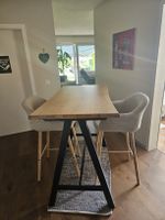 Table de bar et ses deux chaises