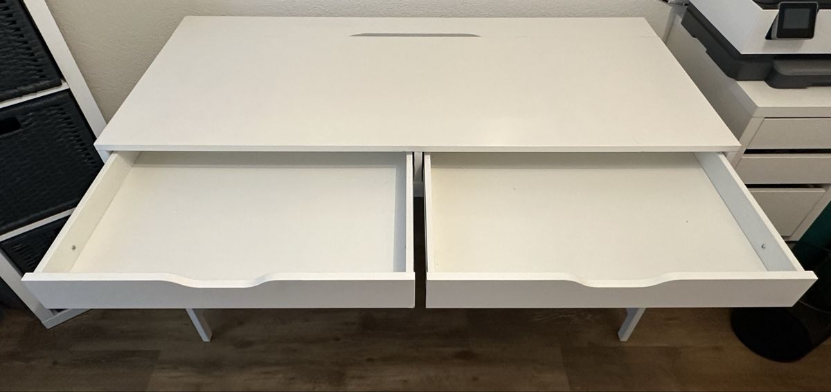 Scrivanie: Schreibtisch weiss mit 2 Schubladen – Usato da Morschach venduto da Butterbrot9000 1