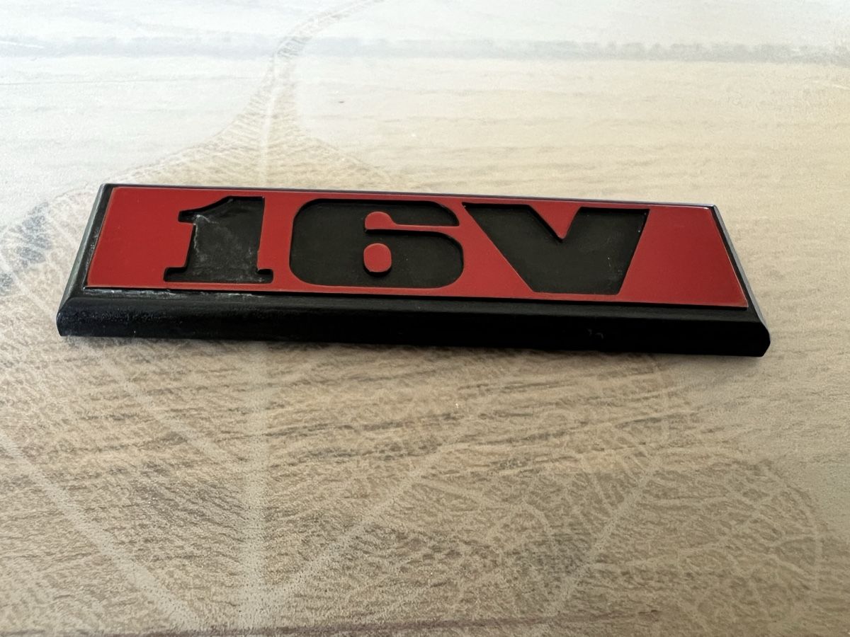 VW Tutti pezzi di ricambio auto: VW 16V Emblem Original  – Usato da Sevelen venduto da Ritiplampi 1