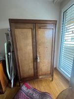 Armoire en bois deux portes - très bon état